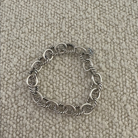 DY Madison Chain Small Bracelet in Sterling Silver, 8.5mm - Picture 2 of 4
